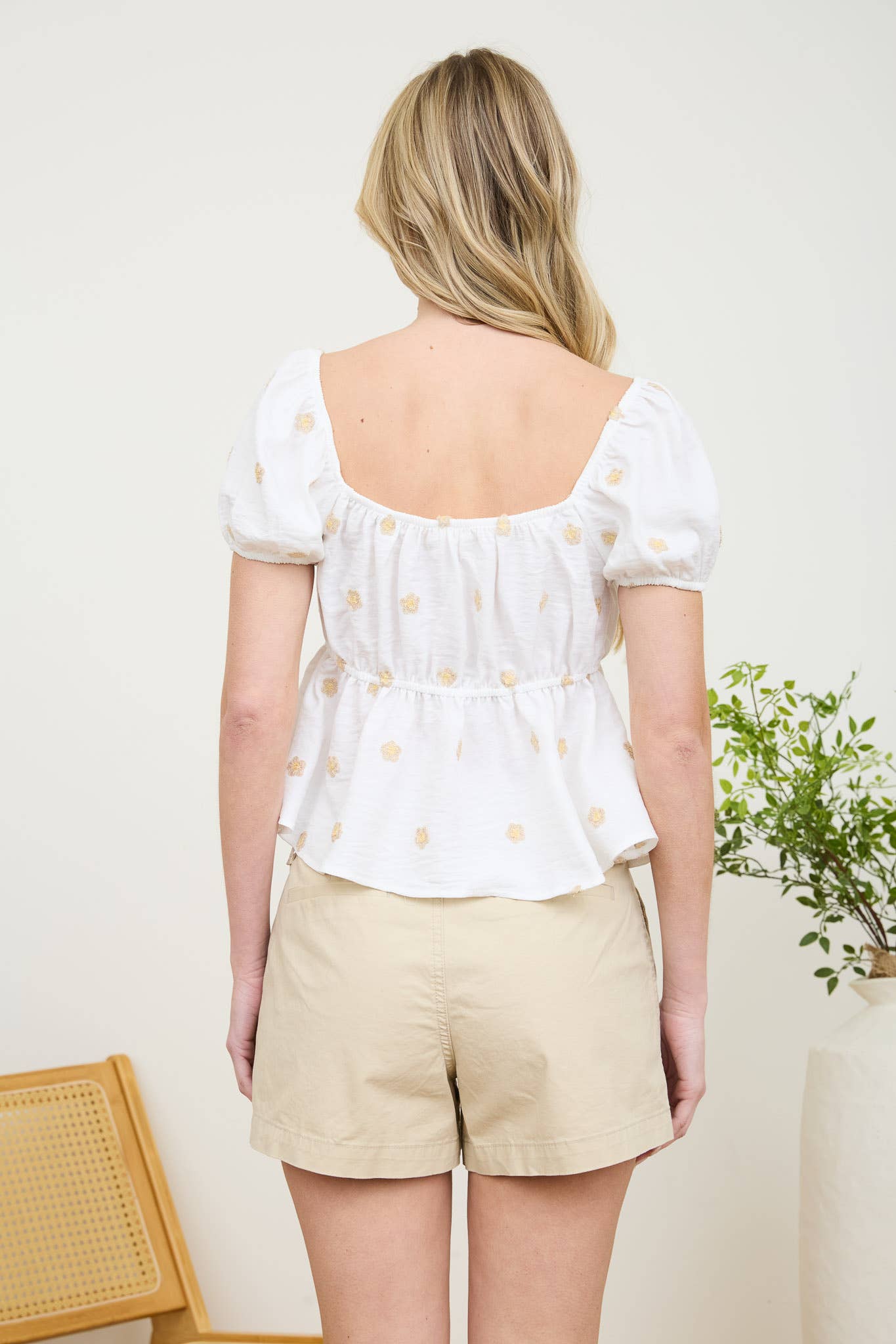 Embroidered Daisy Puff Blouse